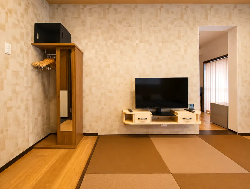 Family Room Thumbnail 7